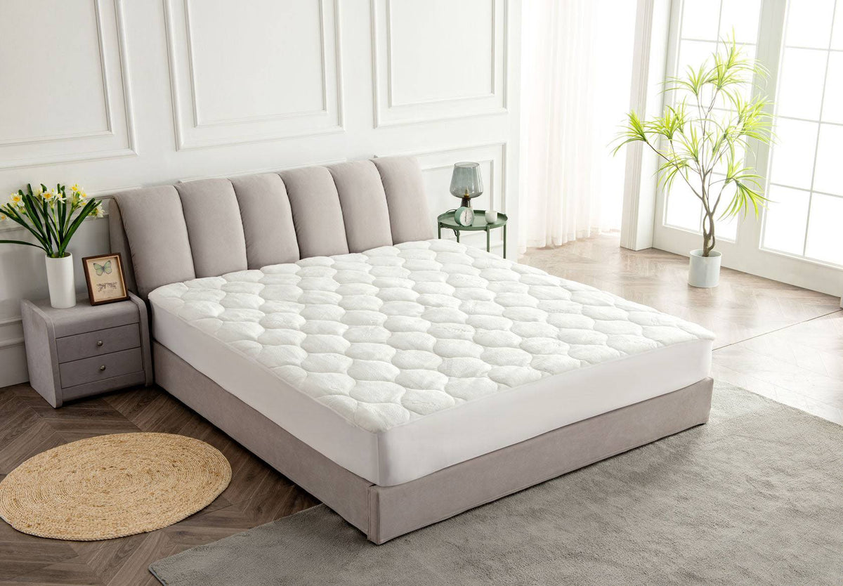 Queen Size Waterproof Premium Mattress Pad by Slumberfy ÿ Quilted Fitted Bamboo Mattress Protector - All Natural & Breathable Fabric