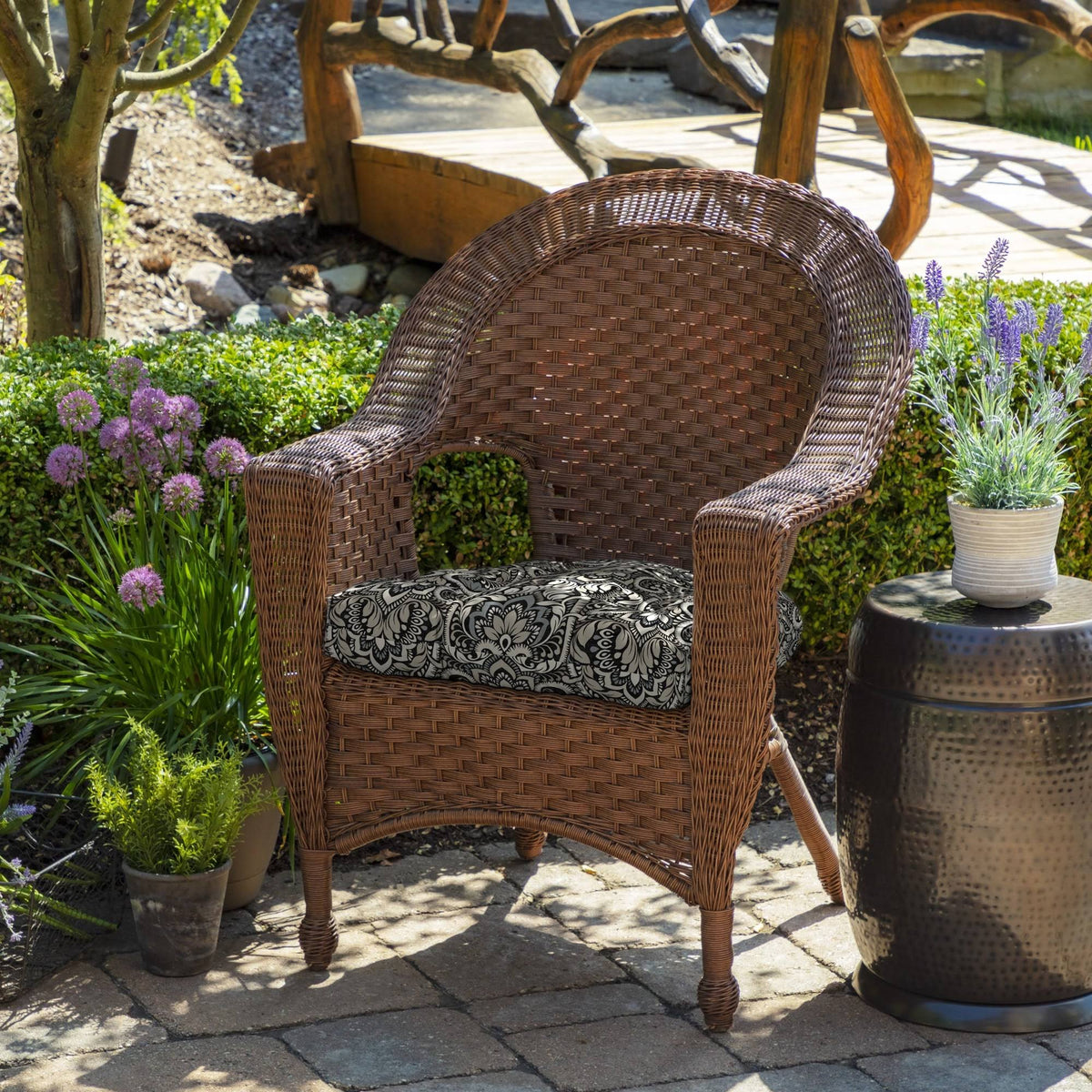 Arden Selections Aurora Damask Outdoor Wicker Chair Cushion, Black, 18x20