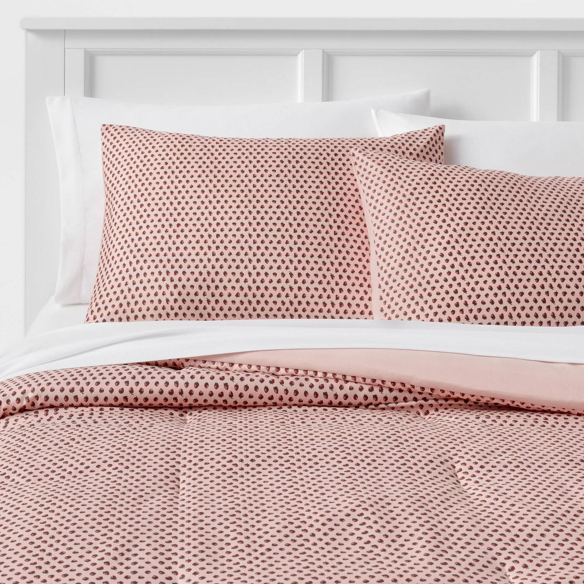 7pc Queen Strawberry Print Reversible Microfiber Comforter & Sheet Set Light Pink - Room Essentials
