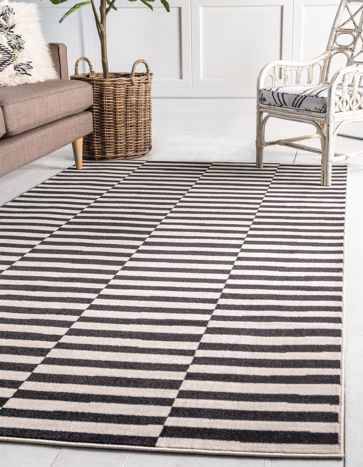 Unique Loom Striped Williamsburg Area Rug (5' x 8' - Black)